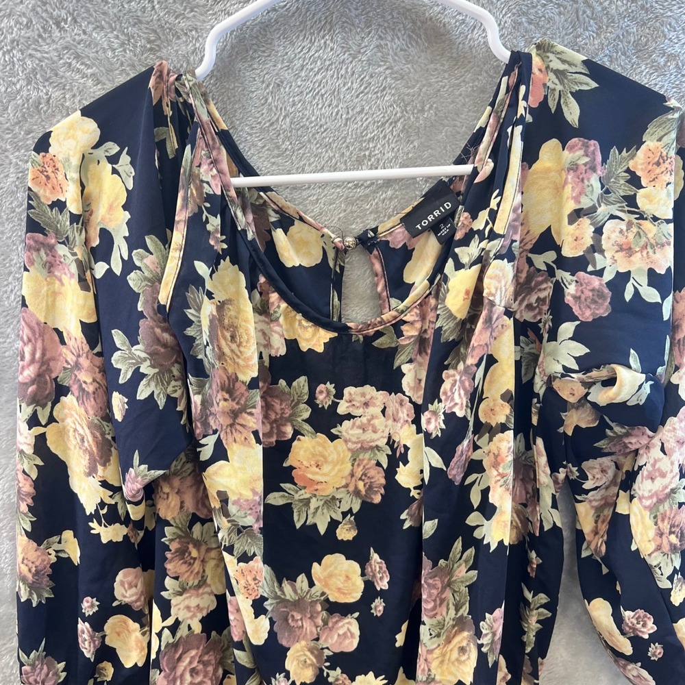 Torrid Womens Plus Size 2 Floral Cold Shoulder Smocked Hem Boho‎ Romantic Curve